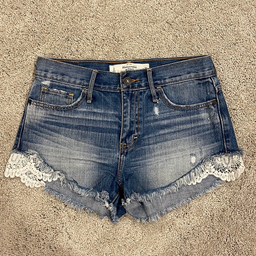Abercrombie & Fitch - Low Rise Shorts, Size 2.